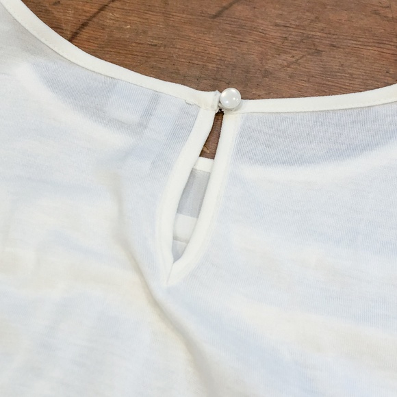 Elle - Off White sleeveless top with pleats - Picture 3 of 11